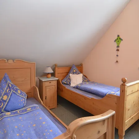 Cozy In Marktrodach With Sauna דירה קרונאך